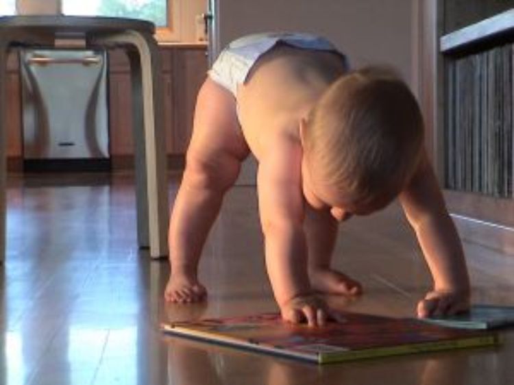 The skill of crawling has many benefits to both a child's brain and future motor skills.